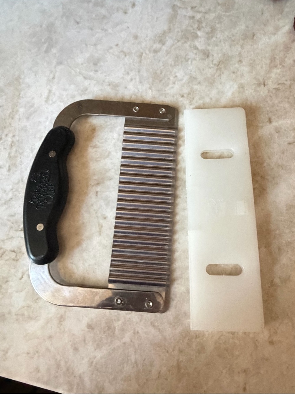Pampered Chef crinkle cutter